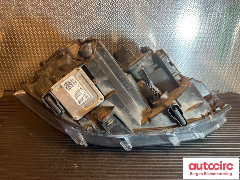 Frontlykt venstre halogen til VW Transporter / Caravelle 2009-2015 (Fase 2) (T5) (T5) (VOLKSWAGEN|7E5 941 017|7E5 941 017 B|7E5941015)