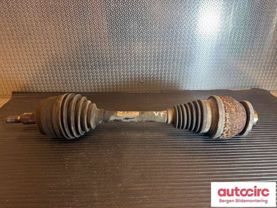Drivaksel venstre foran til VW Transporter / Caravelle, 2009-2015 (Fase 2) (T5) (T5) (VOLKSWAGEN|7H0 407 271 AS)