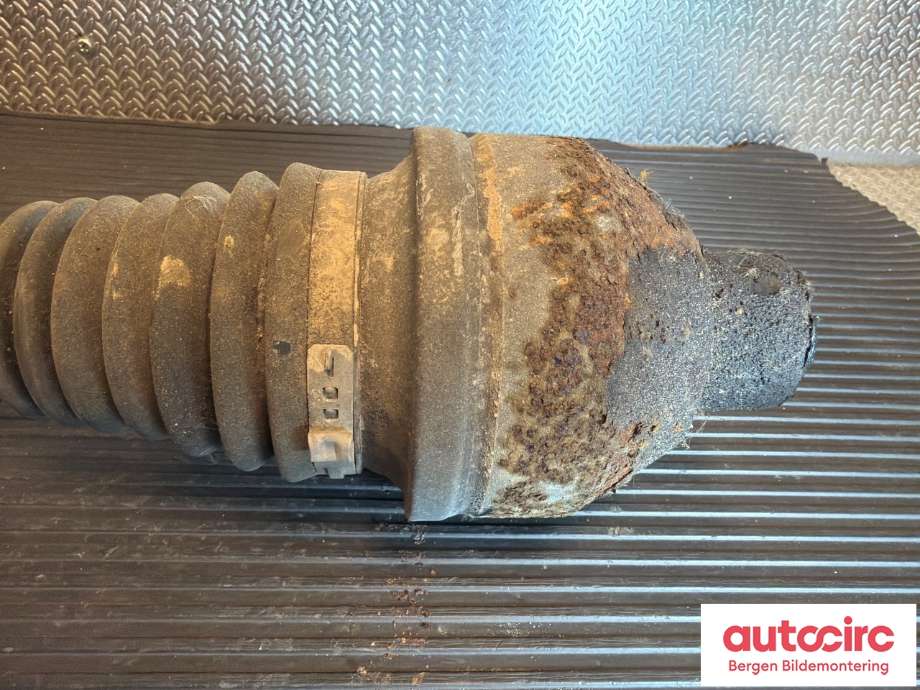 Drivaksel høyre foran til VW Transporter / Caravelle 2009-2015 (Fase 2) (T5) (T5) (VOLKSWAGEN|7E0 407 272 AD|)