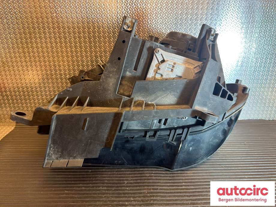 Frontlykt høyre halogen til BMW X3 2007-2010 (Fase 2) (E83) (E83) (BMW|63 12 7 162 190||716219205)