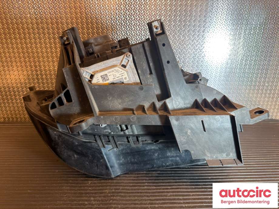 Frontlykt venstre halogen til BMW X3 2007-2010 (Fase 2) (E83) (E83) (BMW|63 12 7 162 189||7162191-05)