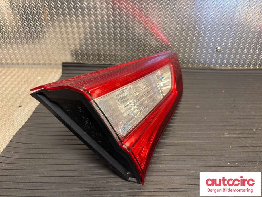 Baklykt venstre indre til Toyota Yaris 2014-2020 (Type III, Fase 2)  (TOYOTA|815910D620|)