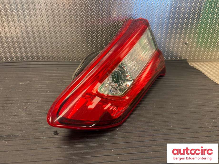 Baklykt høyre indre til Toyota Yaris 2014-2020 (Type III, Fase 2)  (TOYOTA|815800D620|815800D621|)