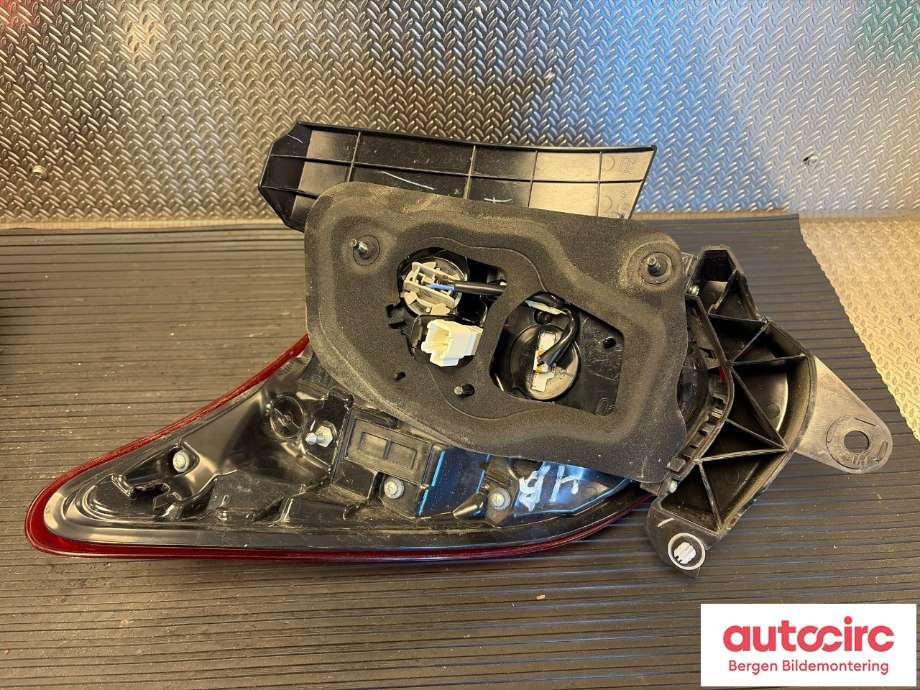 Baklykt høyre til Toyota Yaris 2014-2020 (Type III, Fase 2)  (TOYOTA|815500DB70|815500DB71|)