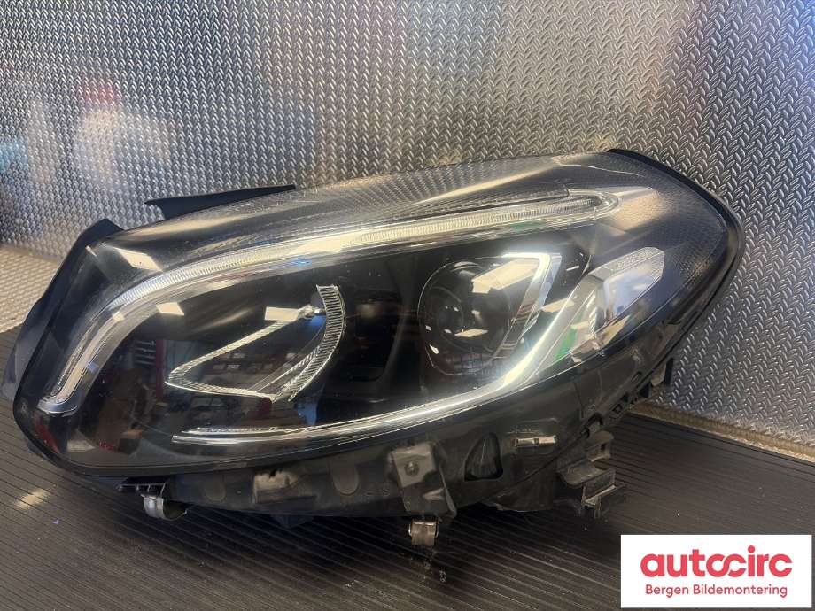 Frontlykt venstre halogen til Mercedes B-Klasse 2011-2018 (W246) (W246) (MERCEDES|A 246 906 33 01|)