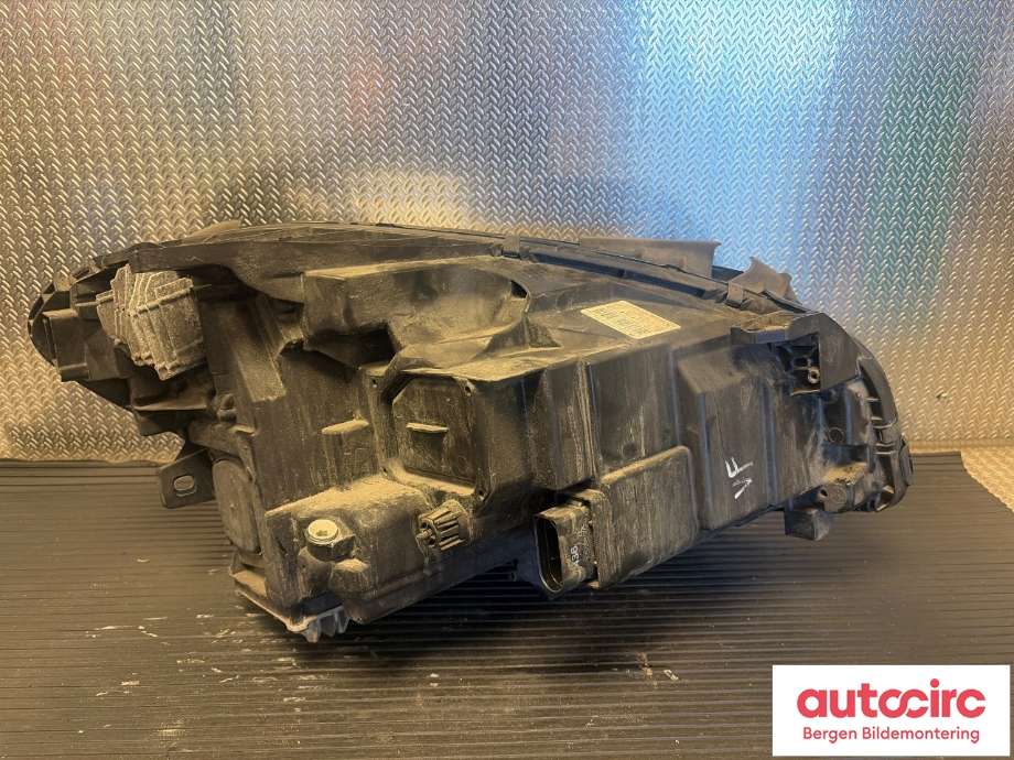 Frontlykt venstre halogen til Mercedes B-Klasse 2011-2018 (W246) (W246) (MERCEDES|A 246 906 33 01|)