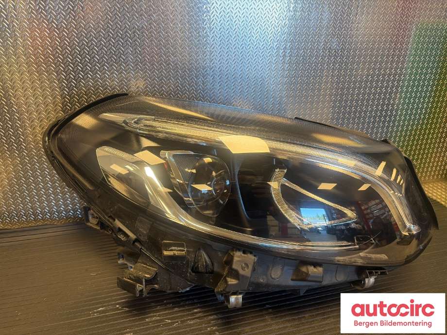 Frontlykt høyre halogen til Mercedes B-Klasse 2011-2018 (W246) (W246) (MERCEDES|A 246 906 34 01|)