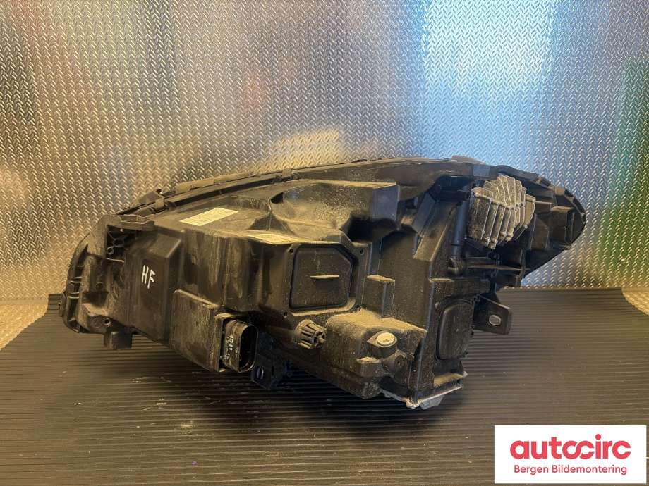 Frontlykt høyre halogen til Mercedes B-Klasse 2011-2018 (W246) (W246) (MERCEDES|A 246 906 34 01|)