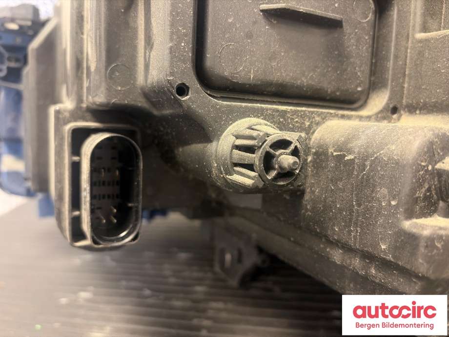 Frontlykt høyre halogen til Mercedes B-Klasse 2011-2018 (W246) (W246) (MERCEDES|A 246 906 34 01|)