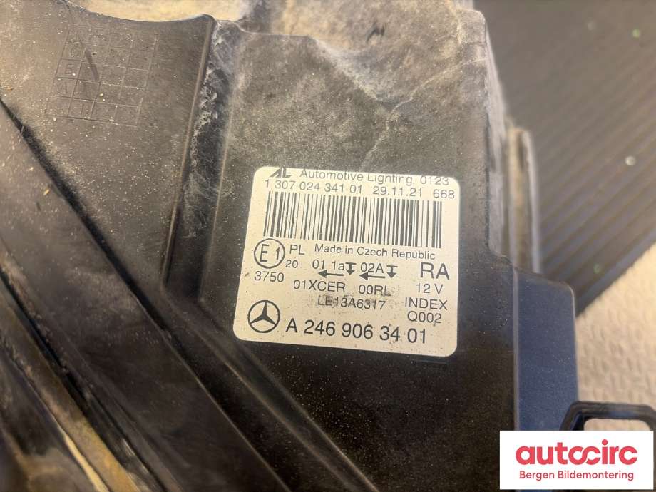 Frontlykt høyre halogen til Mercedes B-Klasse 2011-2018 (W246) (W246) (MERCEDES|A 246 906 34 01|)