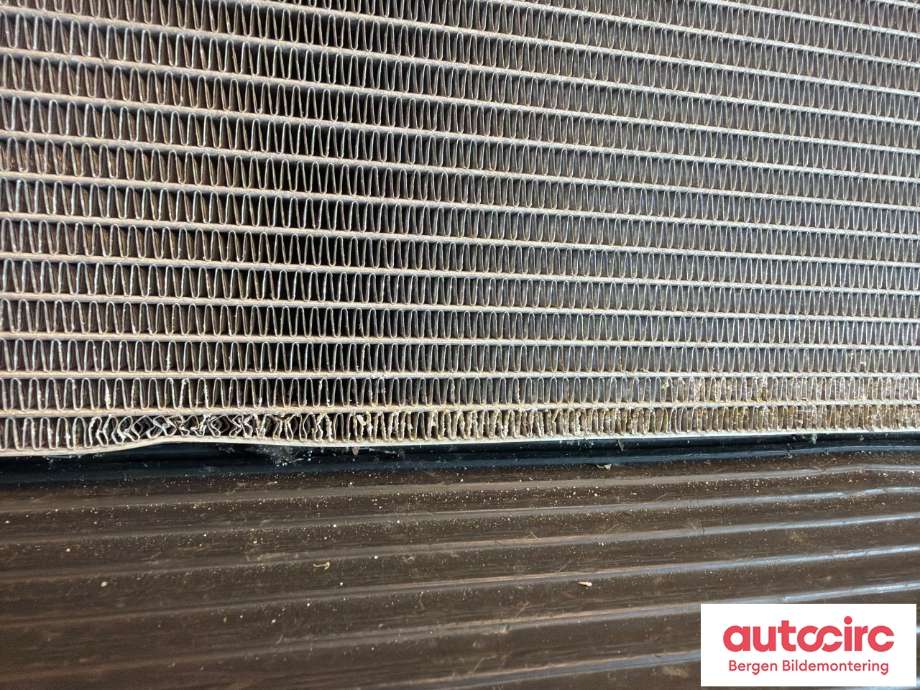 Radiator (automat gir) til Jaguar I-PACE 2018-->>  (JAGUAR|T4K9610|J9D38D100AA|)