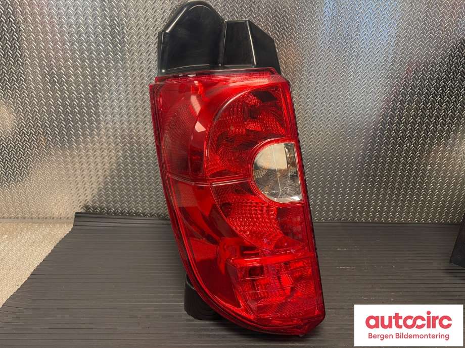 Baklykt venstre til Mitsubishi Colt 2009-2013 (Type VII, Fase 2) (MITSUBISHI|8330A695|)