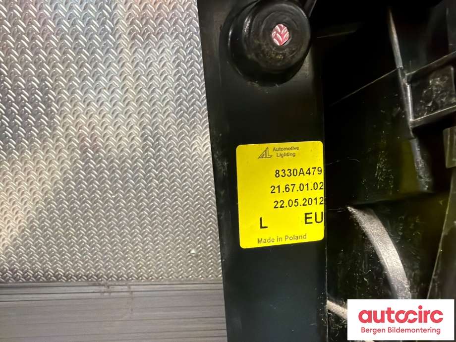 Baklykt venstre til Mitsubishi Colt 2009-2013 (Type VII, Fase 2) (MITSUBISHI|8330A695|)