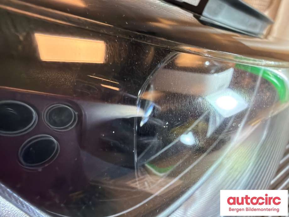 Frontlykt høyre halogen til BMW i3 2013-2022 (BMW|63 11 8 494 338||63118738736)