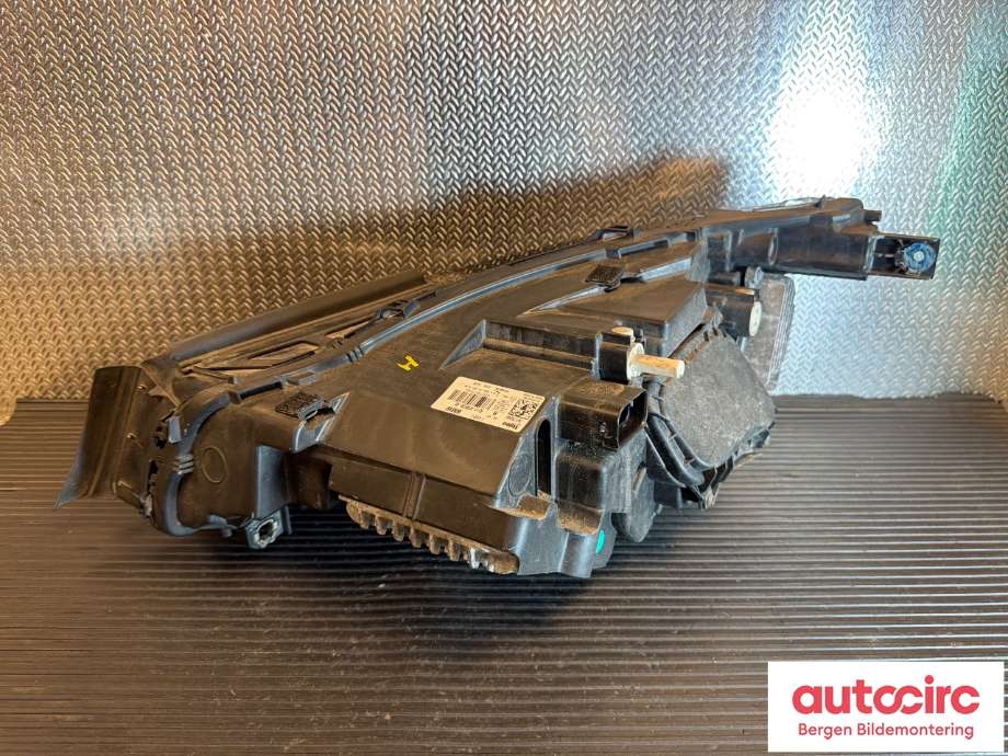 Frontlykt høyre halogen til BMW i3 2013-2022 (BMW|63 11 8 494 338||63118738736)