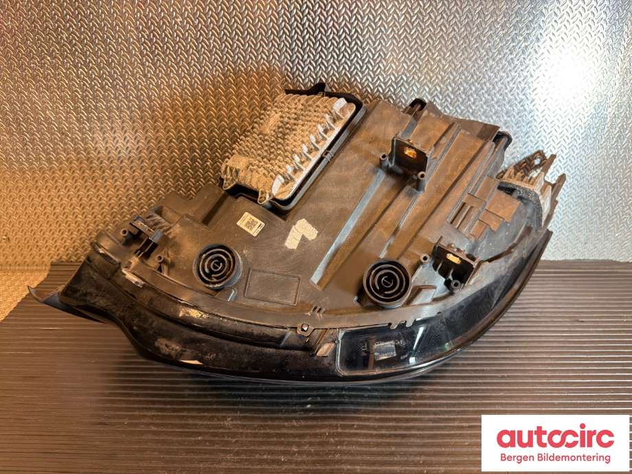 Frontlykt høyre halogen til BMW i3 2013-2022 (BMW|63 11 8 494 338||63118738736)