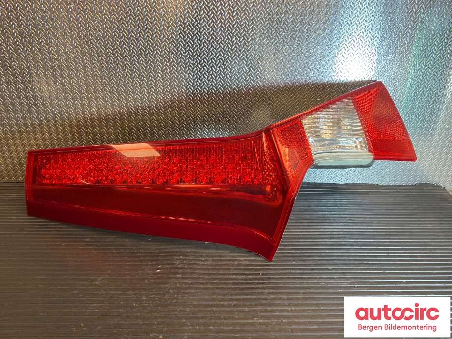 Baklykt venstre indre til Volvo V70, 2007-2013 (Type III, Fase 1) (VOLVO|31395068)