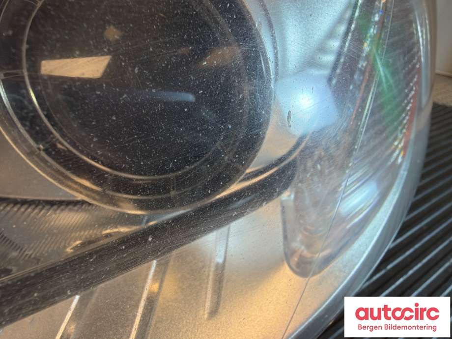 Frontlykt venstre halogen til Volvo V70 2007-2013 (Type III, Fase 1) (VOLVO|31214415|)