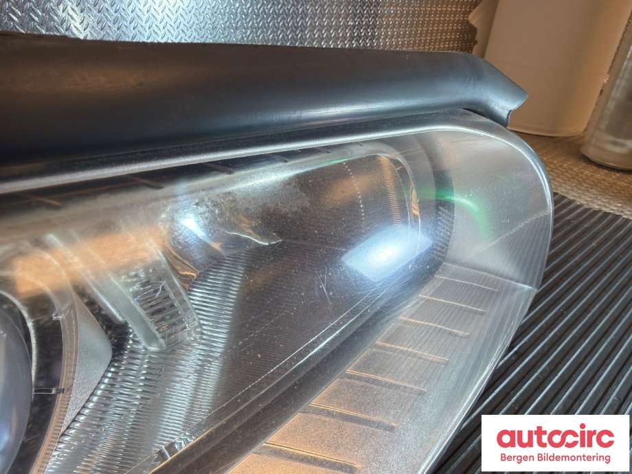 Frontlykt høyre halogen til Volvo V70 2007-2013 (Type III, Fase 1)  (VOLVO|31214416|)