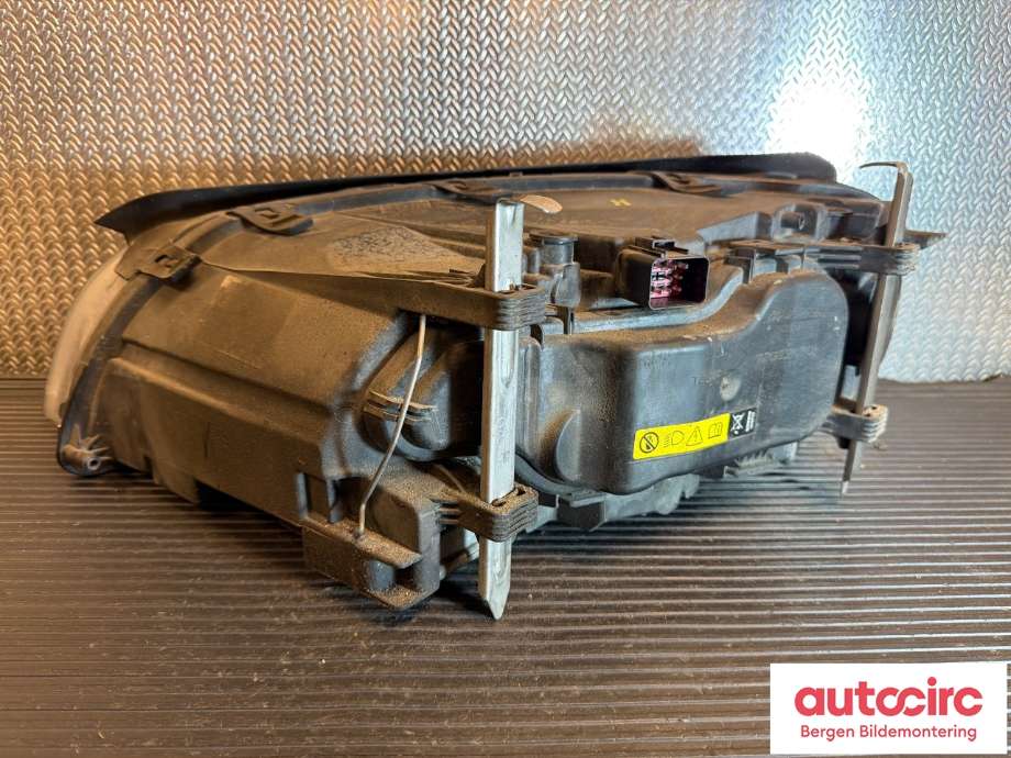 Frontlykt høyre halogen til Volvo V70 2007-2013 (Type III, Fase 1)  (VOLVO|31214416|)