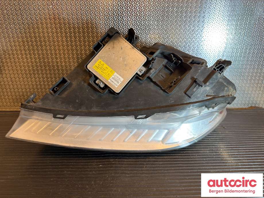 Frontlykt høyre halogen til Volvo V70 2007-2013 (Type III, Fase 1)  (VOLVO|31214416|)