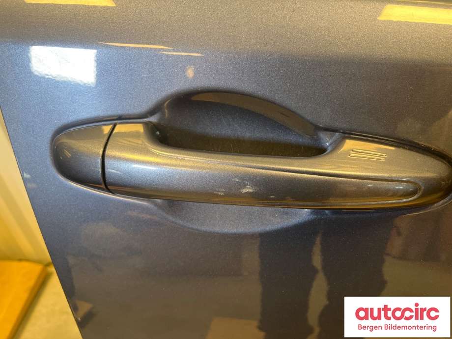 Dør høyre foran til Toyota RAV4 2013-2015 (Type IV, Fase 1) (TOYOTA|6711142070|)