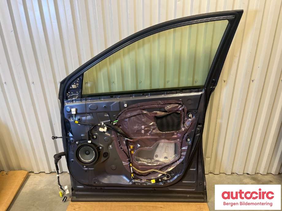 Dør høyre foran til Toyota RAV4 2013-2015 (Type IV, Fase 1) (TOYOTA|6711142070|)