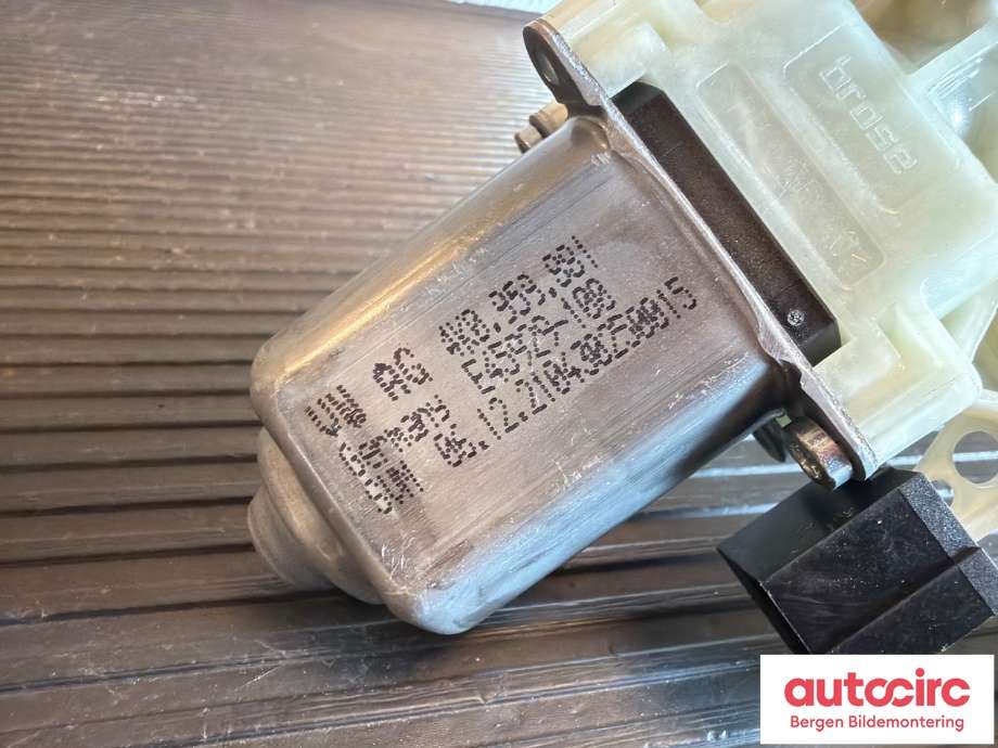Ruteheis høyre bak til VW ID.4 2020-->>  (VOLKSWAGEN|4K0 959 881|)