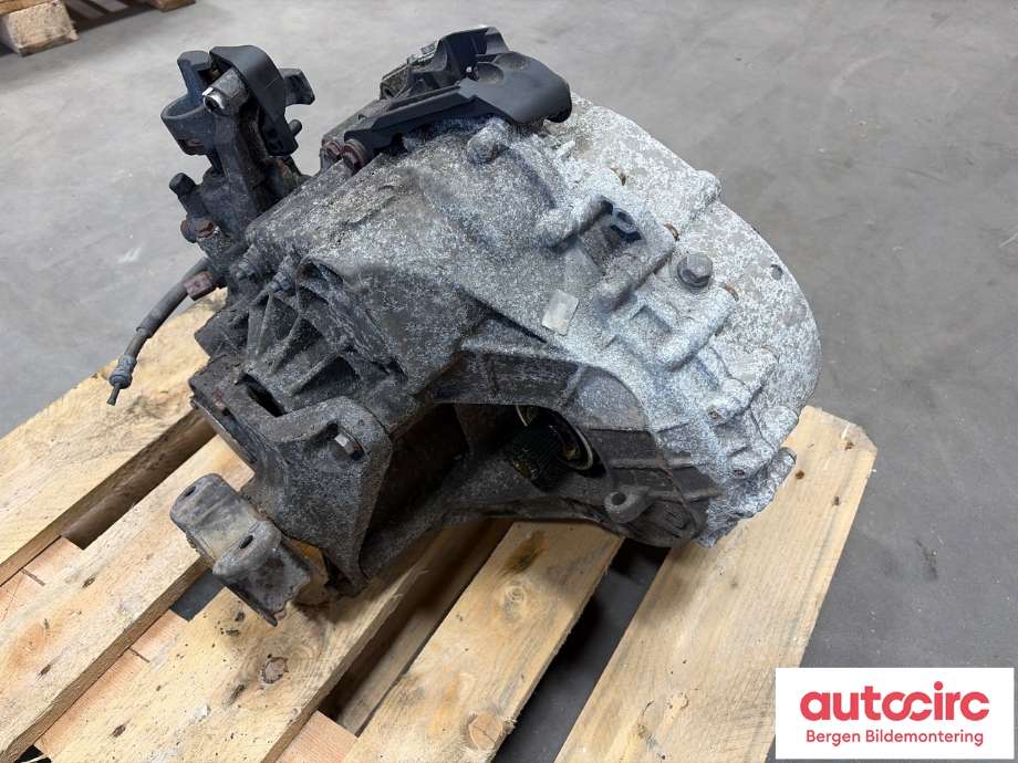 Girkasse manuell 6-trinn til VW Transporter / Caravelle 2009-2015 (Fase 2) (T5) (T5) (VOLKSWAGEN|0A5 300 012 LX|0A5 300 013 A|)