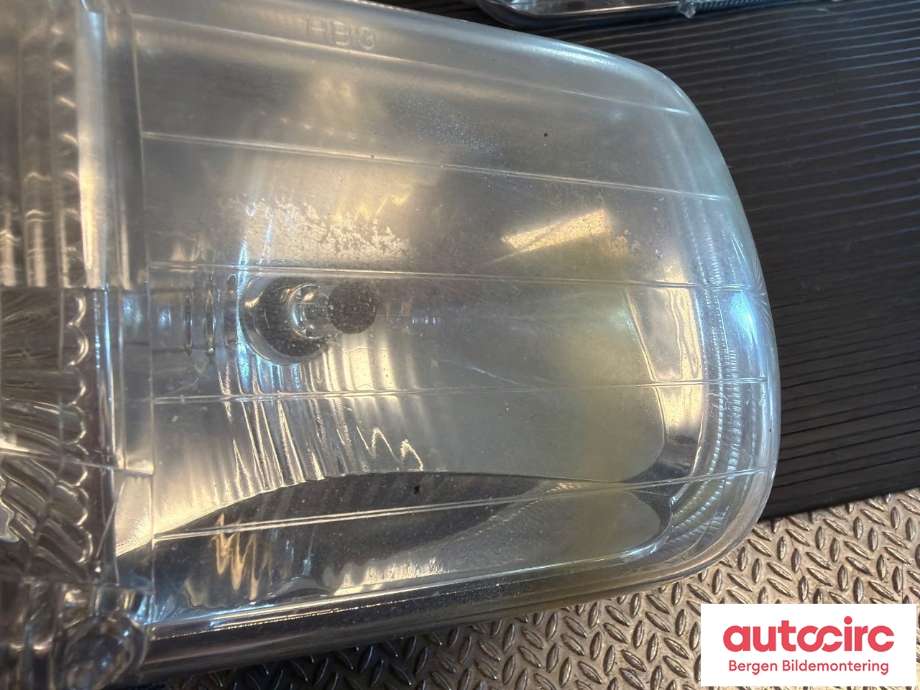 Frontlykt høyre halogen til Chevrolet Tahoe 2001-2005 (Type II)  (CHEVROLET|16526138|)