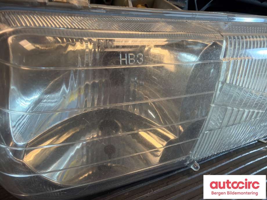 Frontlykt venstre halogen til Chevrolet Tahoe 2001-2005 (Type II)  (CHEVROLET|16526137|)