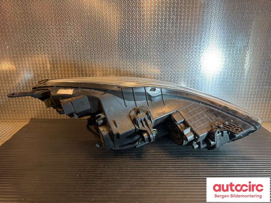 Frontlykt venstre halogen til Hyundai Ix20 2010-2017  (HYUNDAI|921011K000|)