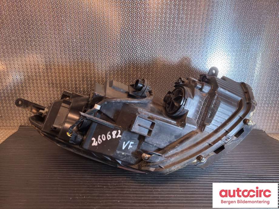 Frontlykt venstre halogen til Hyundai Ix20 2010-2017  (HYUNDAI|921011K000|)