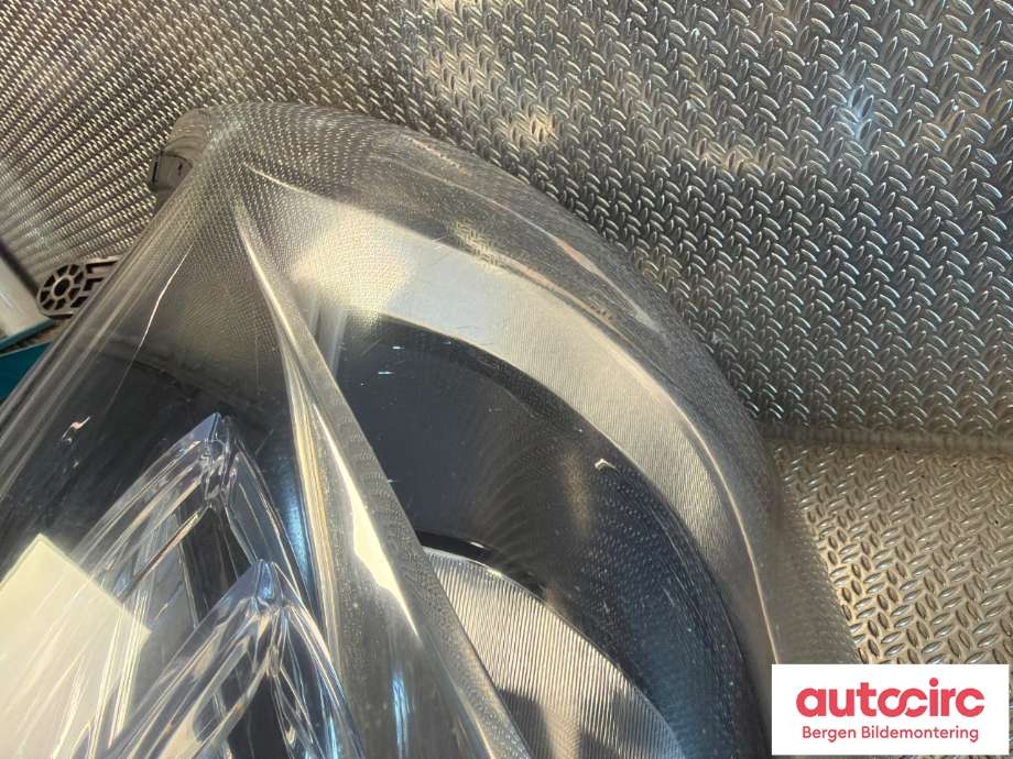 Frontlykt høyre halogen til Hyundai Ix20 2010-2017 (HYUNDAI|921021K000|)