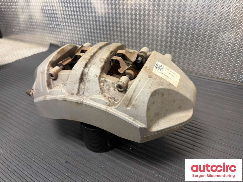 Bremsecaliper venstre foran til Tesla Model Y 2021-2024 (Type I)  (TESLA|1044621-00-E|)
