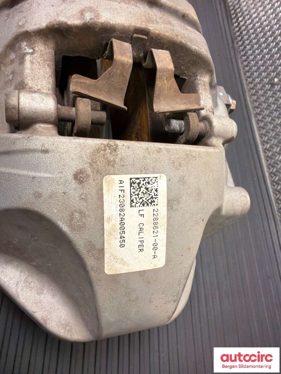 Bremsecaliper venstre foran til Tesla Model Y 2021-2024 (Type I)  (TESLA|1044621-00-E|)