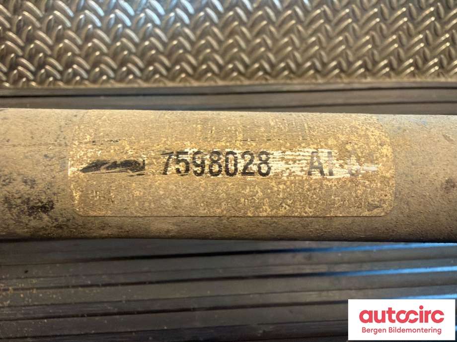 Drivaksel høyre foran til BMW X4 2014-2018 (F26) (F26) (BMW|31 60 7 619 658|)