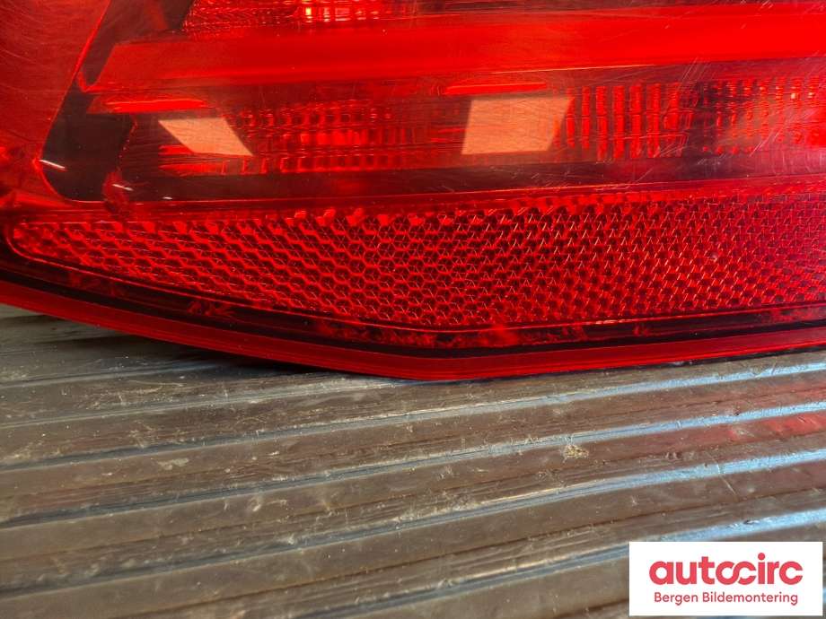 Baklykt høyre indre til BMW 2-Serie 2014-2021 (F22/F23) (F22/F23) (BMW 225XE IPERFORMANCE|63 21 7 491 342||7 491 342)