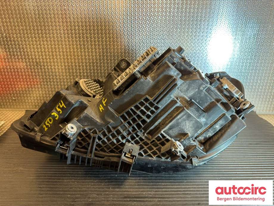 Frontlykt høyre halogen til BMW 2-Serie 2014-2021 (F22/F23) (F22/F23) (BMW 225XE IPERFORMANCE|63 11 8 739 854|63 11 5 A32 DF8|8738642)