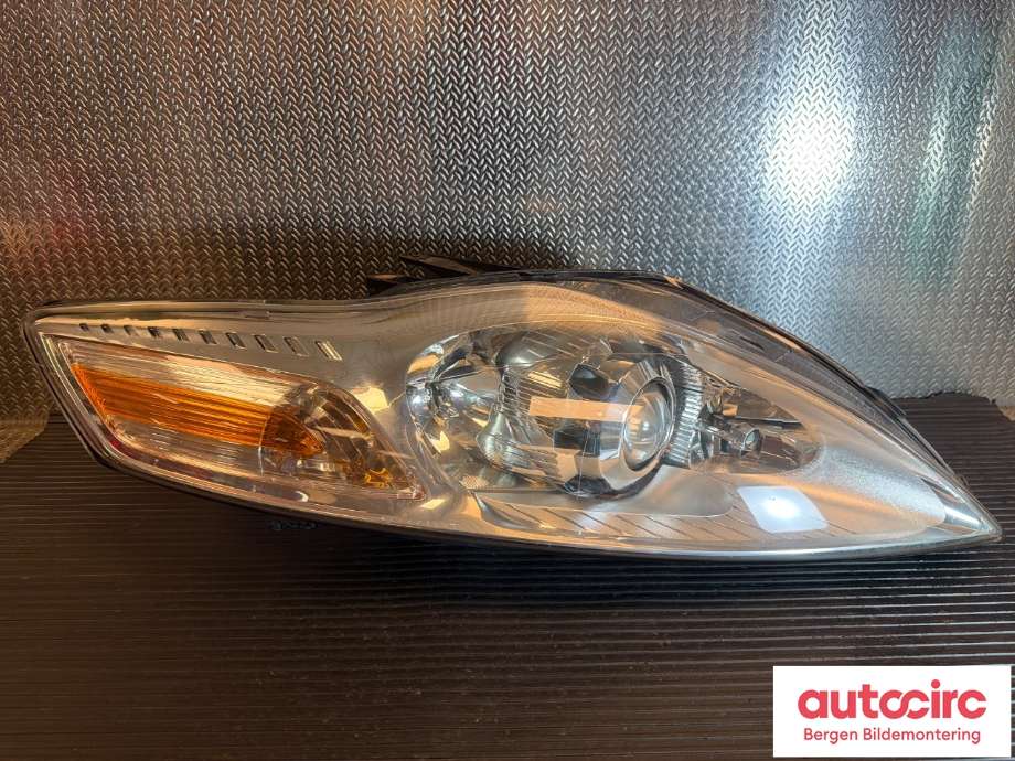 Frontlykt høyre halogen til Ford Mondeo 2011-2014 (Type IV, Fase 2) (FORD|1802029|BS71-13D152-AF|BS71-13D154-AE)