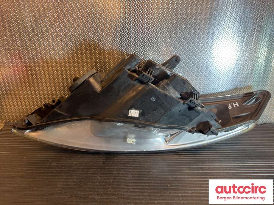 Frontlykt høyre halogen til Ford Mondeo 2011-2014 (Type IV, Fase 2) (FORD|1802029|BS71-13D152-AF|BS71-13D154-AE)