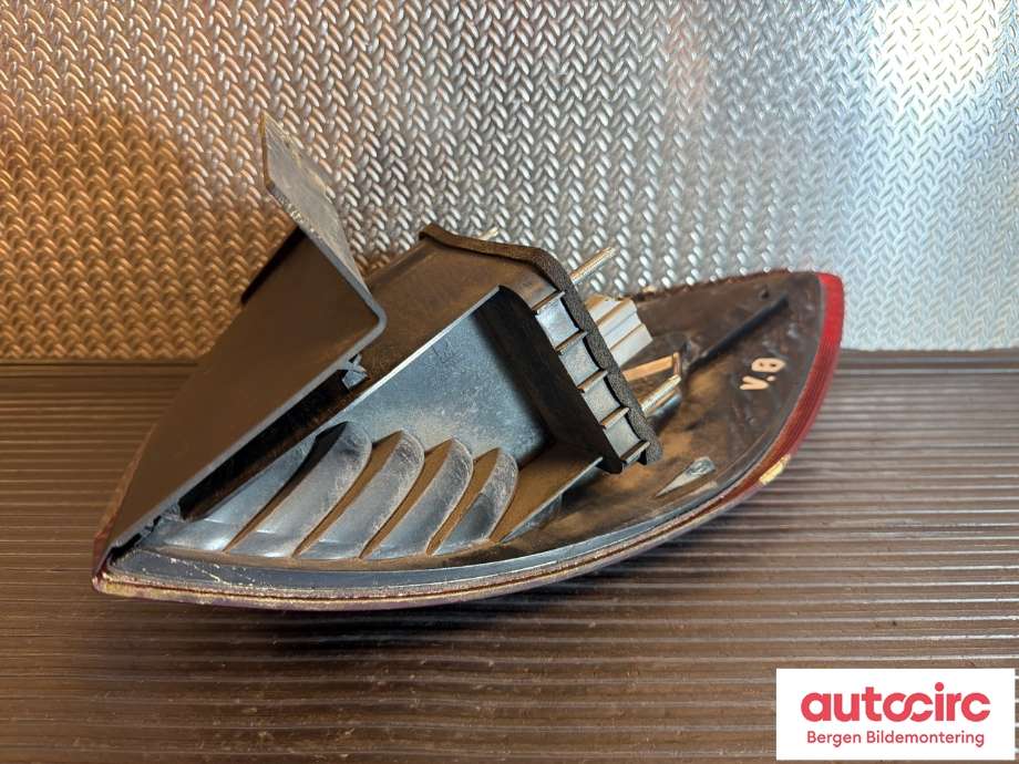 Baklykt venstre til Ford Mondeo 2011-2014 (Type IV, Fase 2)  (FORD|1767496|BS71-13405-BD|)