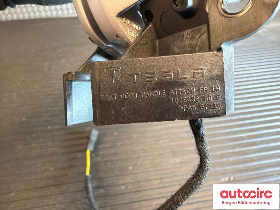 Dørhåndtak inv venst foran til Tesla Model S 2016-2021 (Fase 2) (TESLA|1002973-00-G||1008436-00-E)