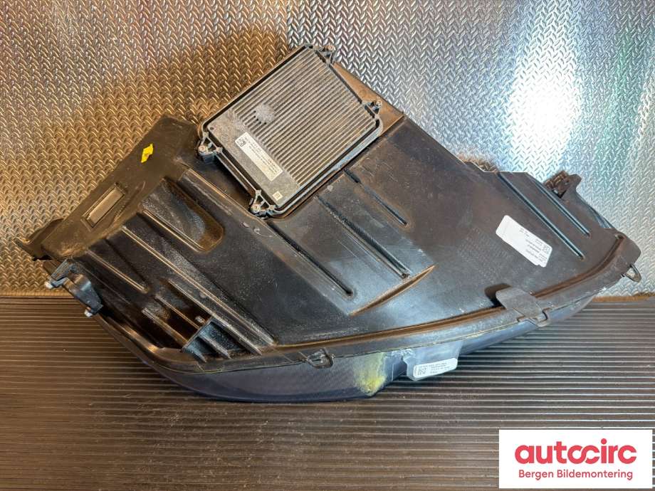 Frontlykt venstre halogen til Tesla Model S 2016-2021 (Fase 2)  (TESLA|1053574-00-E|)