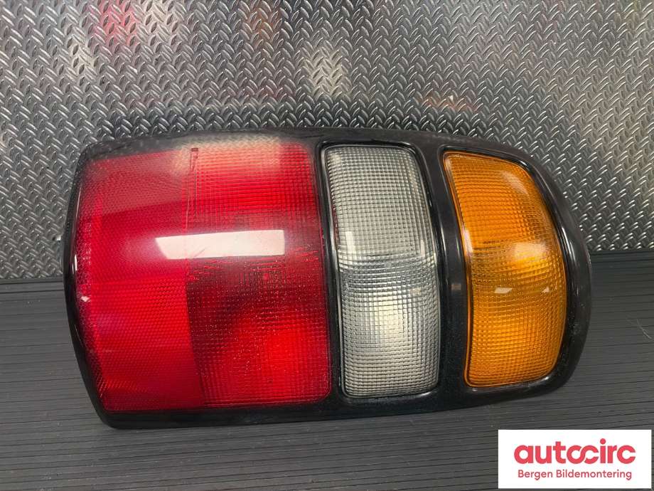 Baklykt venstre til Chevrolet Tahoe, 2001-2005 (Type II)  (CHEVROLET|19169994)