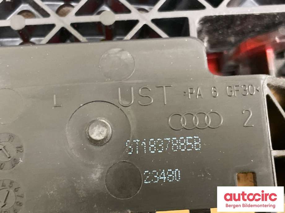 Dørhåndtak utv venstre til Audi A1 2010-2014 (Type I, Fase 1)  (AUDI|8T0 837 205 A|8T1 837 885 B|)