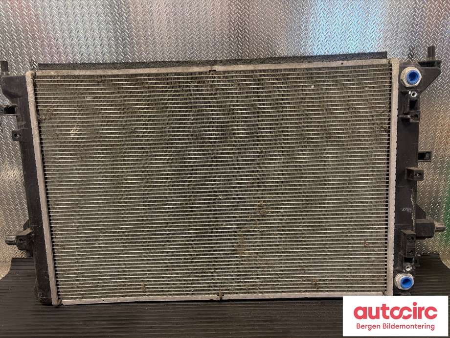 Radiator (automat gir) til Hyundai Kona, 2021-2023 (Type I, Fase 2) (HYUNDAI|25310K 4010)