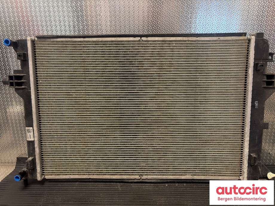 Radiator (automat gir) til Hyundai Kona 2021-2023 (Type I, Fase 2)  (HYUNDAI|25310K 4010|)