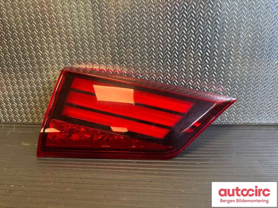 Baklykt venstre indre til Mitsubishi Outlander, 2015-->> (Type III, Fase 2)  (MITSUBISHI|8331A179)