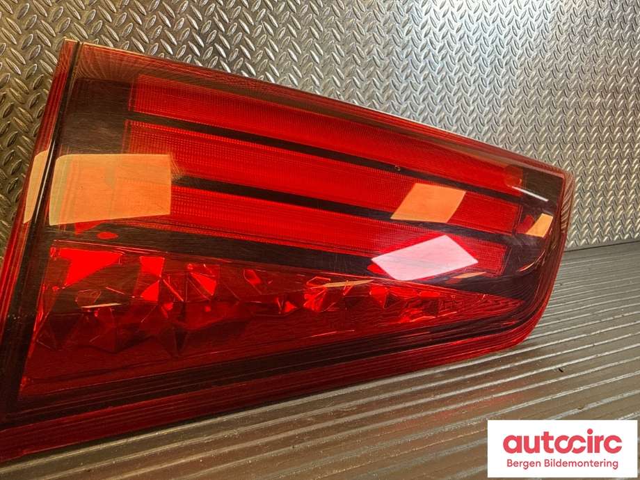 Baklykt venstre indre til Mitsubishi Outlander 2015-->> (Type III, Fase 2)  (MITSUBISHI|8331A179|)
